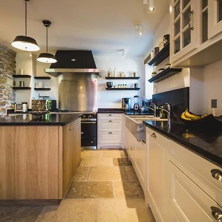 Sleeps 12 Pool Wifi Ascain