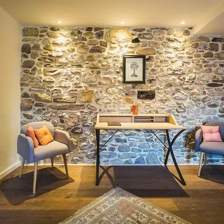 Sleeps 12 Pool Wifi Villa