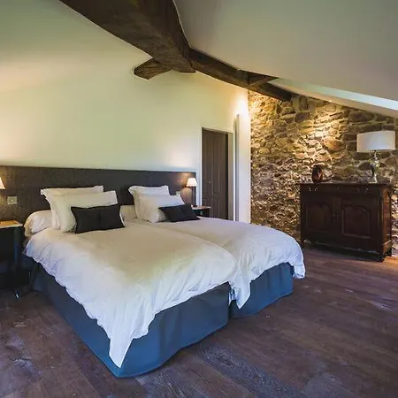 Sleeps 12 Pool Wifi Ascain
